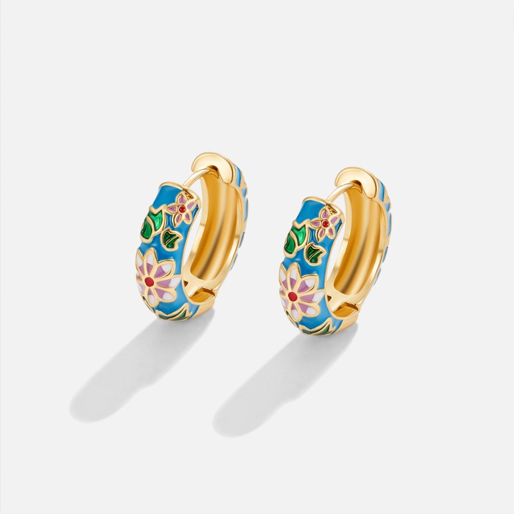 Boucles d'oreilles en cercle doré avec fleur